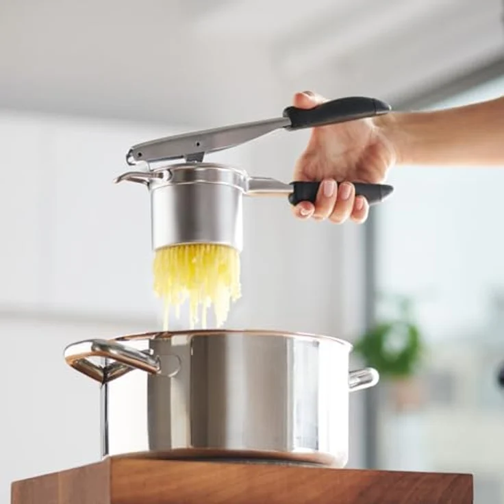 Betty Bossi Kartoffelpresse, Edelstahl Schwarz mit ergonomischem Kunststoffgriff, spülmaschinengeeignet, ideal für Kartoffelpüree und Pommes – Bild 4