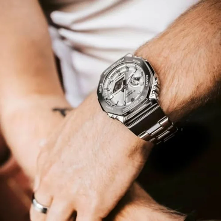 Casio G-Shock GM-2110D-7AER Klassische Herrenuhr mit 24-Stunden-Anzeige, Stoßfestigkeit und Stoppuhr – Bild 7