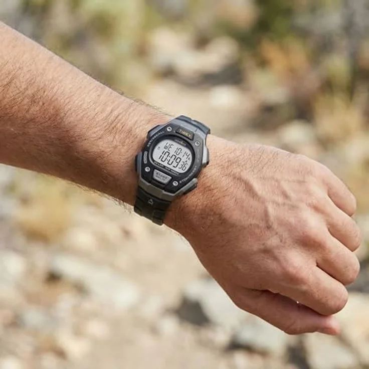 Timex Ironman Classic, 41mm Digitaluhr mit schwarzem und silberfarbenem Gehäuse, 30-Runden-Speicher, wasserdicht bis 100m, INDIGLO Beleuchtung – Bild 2