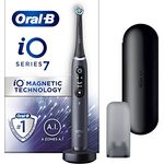 Oral-B iO7 Elektrische Zahnbürste mit revolutionärer Magnettechnologie, Geschenke für Frauen/Männer, App verbundener Griff, 1 Zahnbürstenkopf & Reiseetui, 5 Modi mit Zahnaufhellung, Schwarz