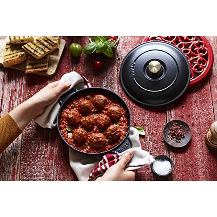 Staub 40509-579-0 Auflaufform, rund 20 cm, 0,75 L mit mattschwarzer lierung im Inneren der Auflaufform, schwarz – Bild 3