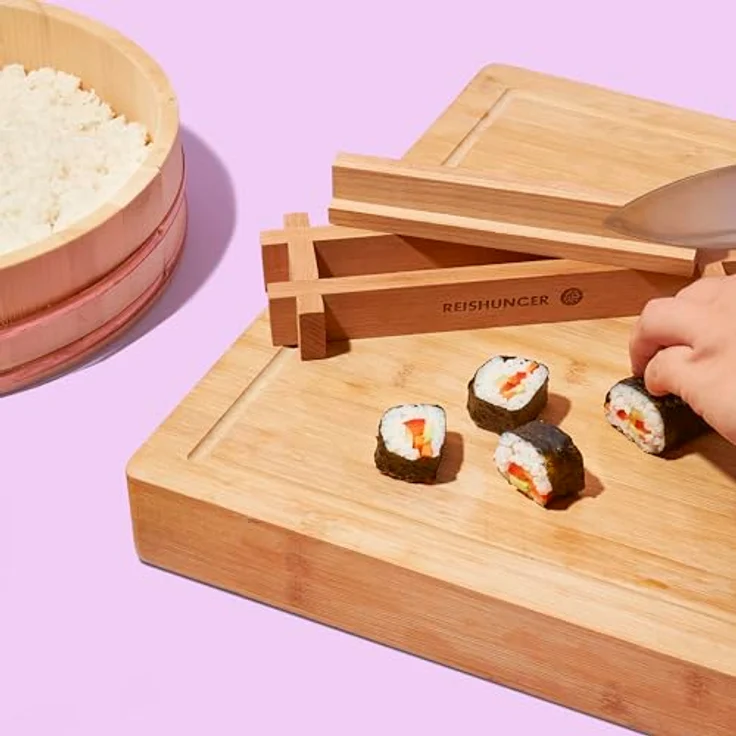 Reishunger Sushi-Roller »Sushi Equipment Box«, (Zubehör für Sushi 4-tlg), Reishunger Sushi Equipment Box (mit Easy Sushi Maker Ø 3,5 cm, Nigiri Maker, Bambusmatte & -Löffel, Rezeptkarte) Maki, Inside-Out und Nigiri Sushi zu Hause zubereiten – perfekt auch – Bild 4