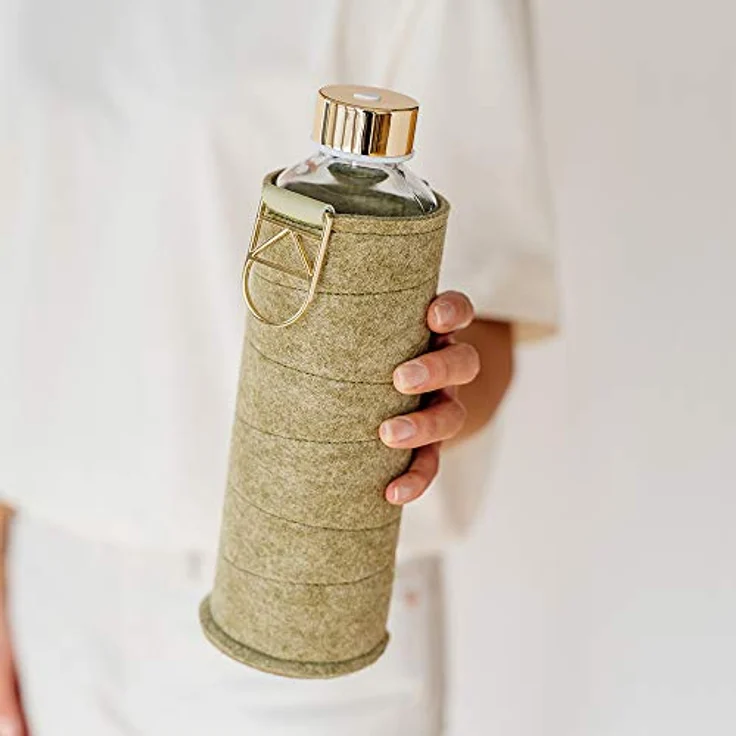 EQUA Trinkflasche Mismatch Pistachio 750 ml - Glasflasche mit Schutzhülle - Wasserflasche mit Filzhülle - Designer Trinkflasche aus Borosilikatglas 0,75 L, Beige – Bild 2