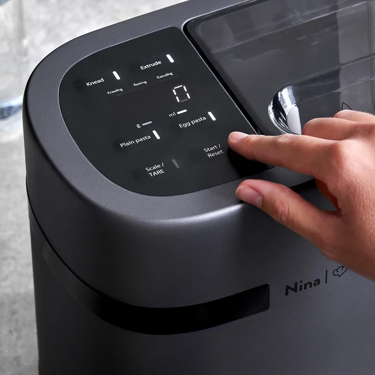 Springlane Nina, Pastamaker, Nudelmaschine, inkl. 7 Nudeleinsätzen, 180 W, Kunststoff, schwarz – Bild 3