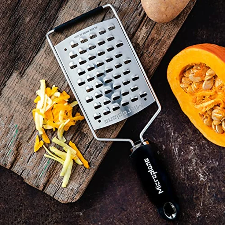 Microplane Küchenreibe Ultra XL-Grob Edelstahl Schwarz aus der Gourmet Serie für Kartoffel, Käse, Kohl, Gurke, Kürbis und Zucchini – Bild 6