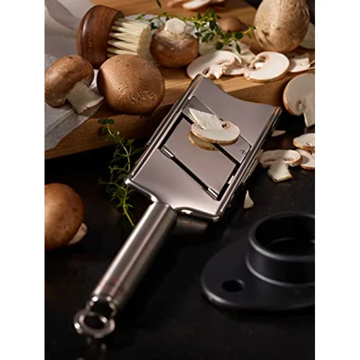 RÖSLE Gourmethobel, Hochwertiger Hobel für Trüffel, feine Pilze, Parmesan oder Radieschen, hauchdünne Scheiben, stufenlos verstellbar, Edelstahl 18-10, Rundgriff mit Aufhängeöse, inkl. Restehalter – Bild 2