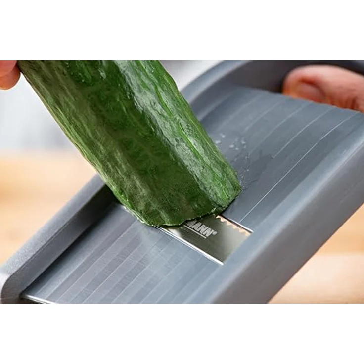 FACKELMANN Kompakt-Hobel, Gemüsehobel mit Edelstahlklinge, Reibe mit ergonomischem Griff (Farbe: Schwarz-Silber), Menge: 1 Stück – Bild 6