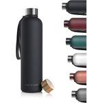 LARS NYSØM Trinkflasche 1l | Wasserflasche BPA-frei | Ultraleichte Tritan Sport Flasche auslaufsicher, Kohlensäure geeignet - für Sport, Büro, Yoga | 2 Deckel inkludiert (Onyx Black, 1000ml)