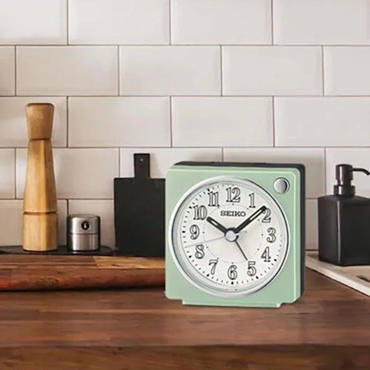 Seiko Quarzwecker QHE197M, Reisewecker mit leuchtenden Zeigern, Piepalarm und analoger Anzeige, grün – Bild 2