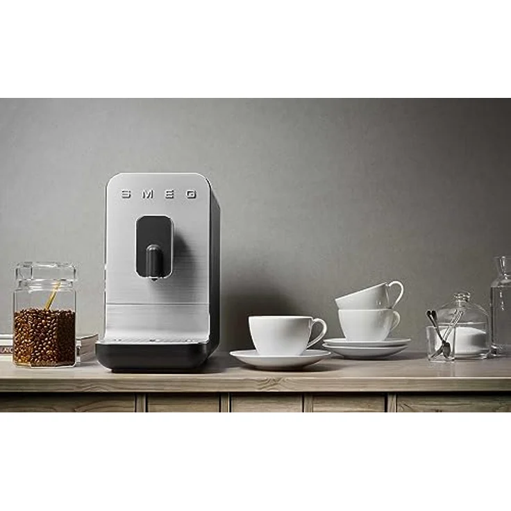 Smeg BCC01 Kaffeevollautomat 50s Style, 1,4 l Wassertank, mit integriertem Mahlwerk, matt schwarz – Bild 6