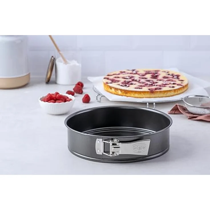 Dr. Oetker Springform Ø 26 cm, Backform mit Flachboden, runde Kuchenform aus Stahl mit Antihaftbeschichtung (Farbe: schwarz), Menge: 1 Stück – Bild 3