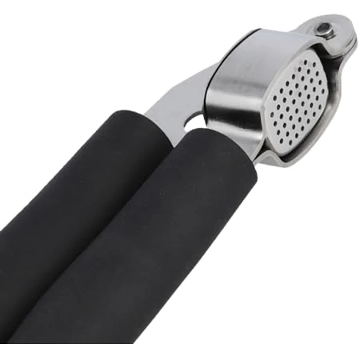 EUROHOME Knoblauchpresse CARMEN aus rostfreiem Edelstahl - Knoblauch Presse 18,5 cm - Ingwer Squeezer mit Kunststoffgriff - Küchenhelfer - Aufhänger im Griff - Knoblauchschneider spülmaschinengeeignet – Bild 2