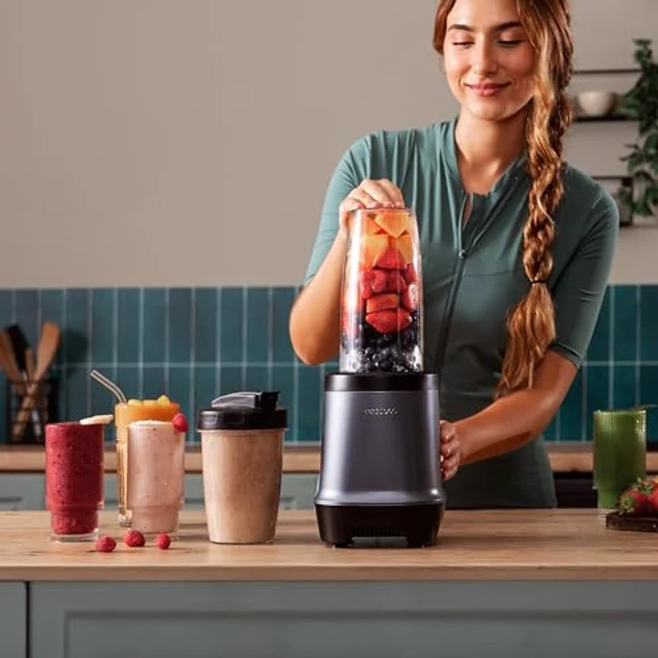 Cecotec Nutriblender Fusion, Standmixer mit 1000 W, 6 Klingen mit schwarzer Titan-Beschichtung, inkl. 2 tragbare Becher (900 ml und 500 ml), für Smoothies und Säfte, Eiszerkleinerung – Bild 2
