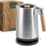 WALDWERK Design Wasserkocher - 3000 Watt - 1,7L - Edelstahl mit Eichenholz Griffen - Rostfreier 304 Edelstahl
