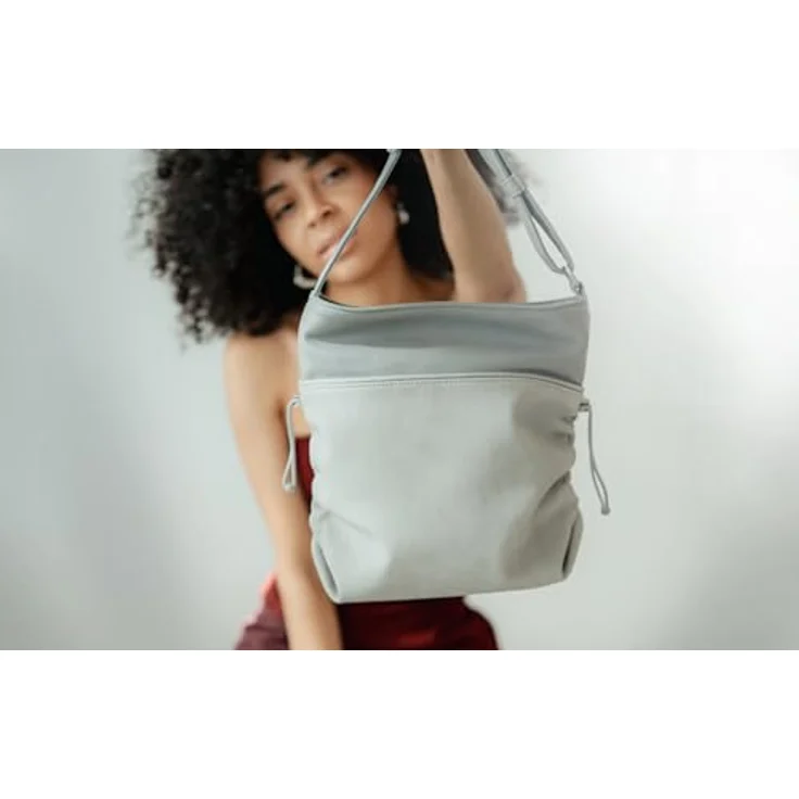 ZWEI Bodybag Jana J100, Damen Umhängetasche aus Lederimitat mit smarter Innenorganisation, grau, 27 x 29 x 8 cm – Bild 7