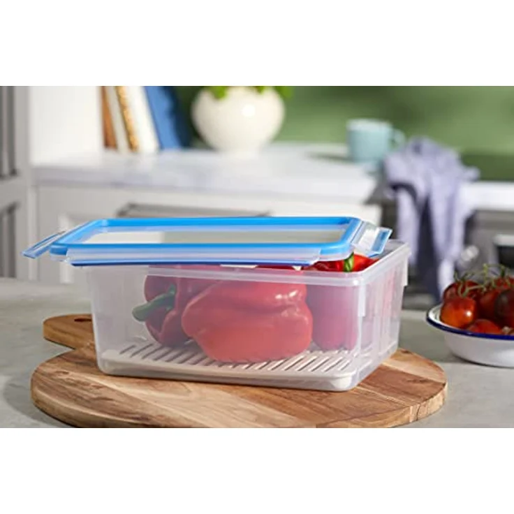 Emsa 512888 Frischhaltedose mit Abtropfgitter, Volumen 3.7 Liter, Maße 26.3 x 19.5 x 11 cm, Transparent-Blau, Clip & Close – Bild 2