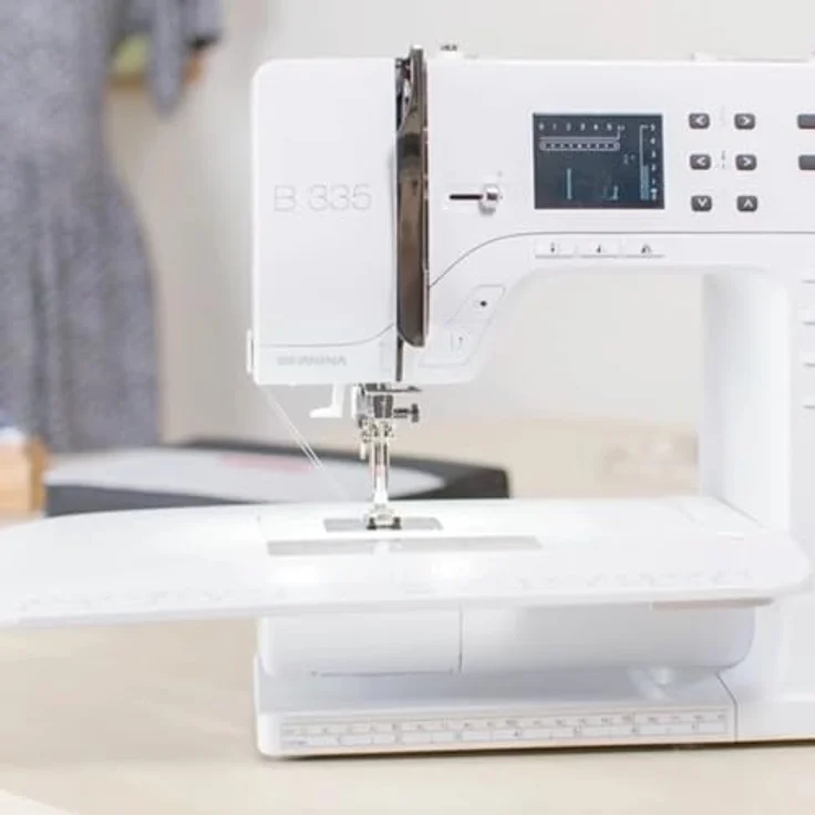 Bernina B 335  900 Stiche pro Minute Display Nählicht Nähmaschine, weiß – Bild 5