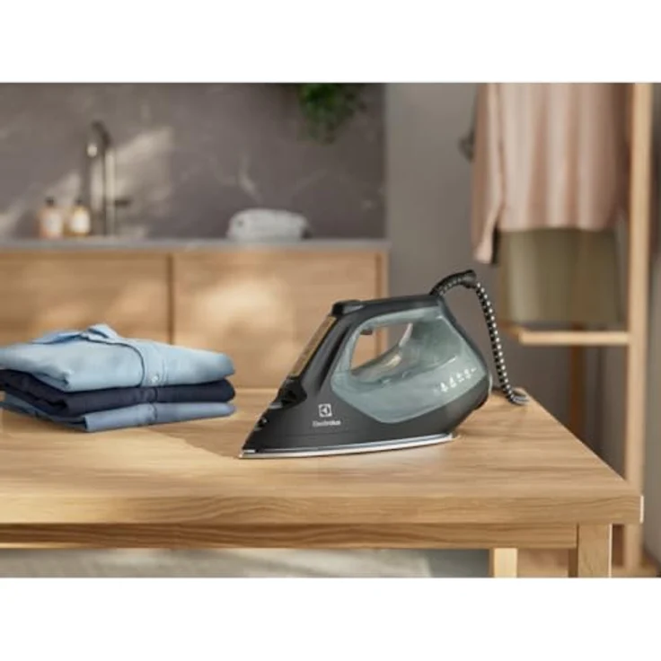 Electrolux Bügeleisen Renew 800 E8SI2-8OG, Mit Frontbeleuchtung und Dampfauslöser, Kratzfeste Bügelsohle, Antikalkfunktion, Aus recyceltem Kunststoff, Dampfstoß 250 g/min, 2800W, Ocean Green – Bild 2