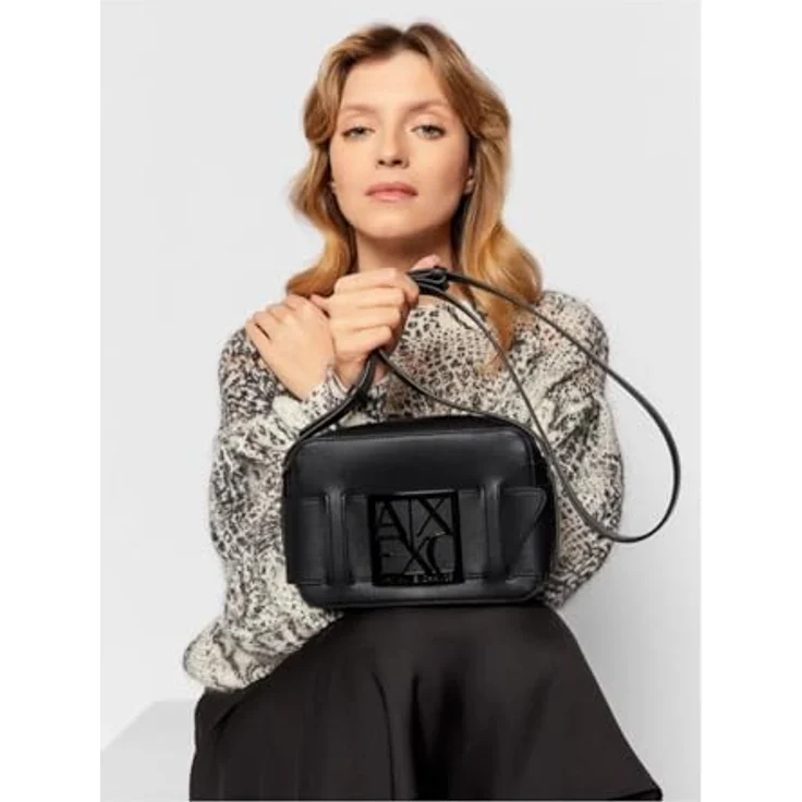 Armani Exchange Umhängetasche schwarz, Kunstleder, mit verstellbarem Schulterträger und Reißverschluss, 21 cm x 14.5 cm x 6 cm – Bild 2