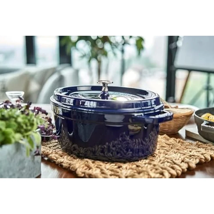 Staub 1103391 Cocotte-Bräter, oval mit Deckel 33 cm, 6,7 L, mit mattschwarzer lierung im Inneren des Topfes, dunkelblau – Bild 6
