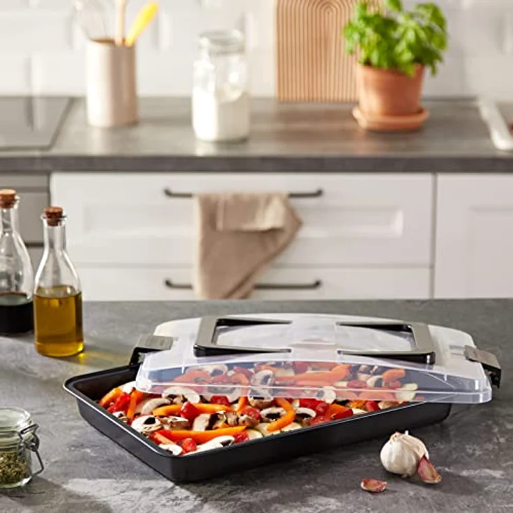 Kaiser Inspiration Kuchen Backblech, 42 x 29 cm, mit Transporthaube, antihaftbeschichtet gleichmäßige Bräunung, klappbarer Griff, praktisches Frischalten und Aufbewahren – Bild 2