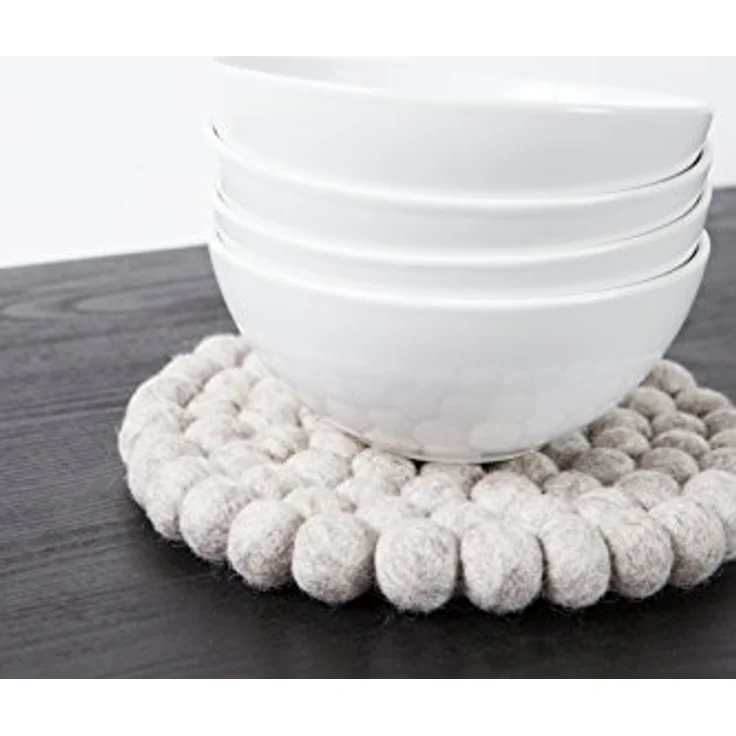 myfelt Topfuntersetzer Filzkugel, ⌀ 20 cm, 100 % reine Schurwolle, hitzebeständig bis 330 °C, beidseitig verwendbar, charmantes Design – Bild 2