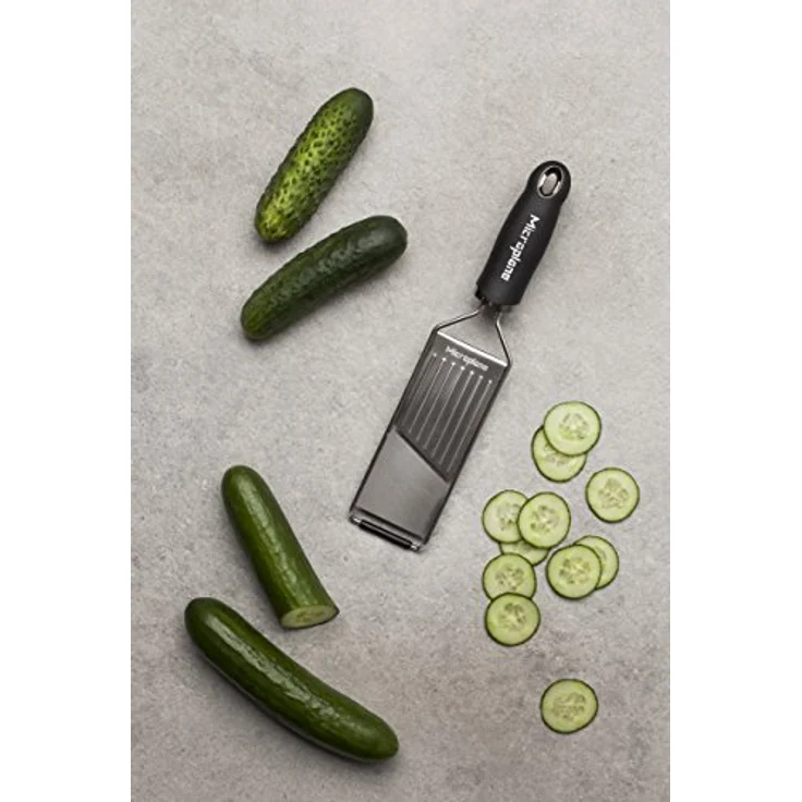 Microplane Profi Gemüsehobel Edelstahl Schwarz aus der Gourmet Serie für Kartoffel, Karotte, Gurke, Zucchini und Rote Beete – Bild 4