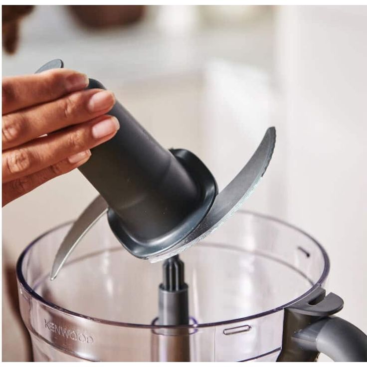 Kenwood MultiPro KAH65.000PL Multi-Zerkleinerer, Zubehör für Kenwood Chef & Chef XL Küchenmaschinen, 5 Arbeitsscheiben für Reiben, Raspeln, Schneiden, Edelstahl-Messer, 1,2 L Fassungsvermögen, Silber – Bild 5