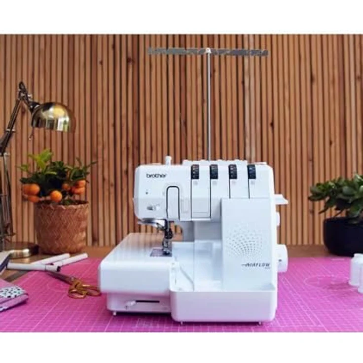 Brother Overlock-Nähmaschine Brother Airflow 3000, elektronischer Lufteinfädler, LED-Fehleranzeige, 1.300 Stiche pro Minute – Bild 2