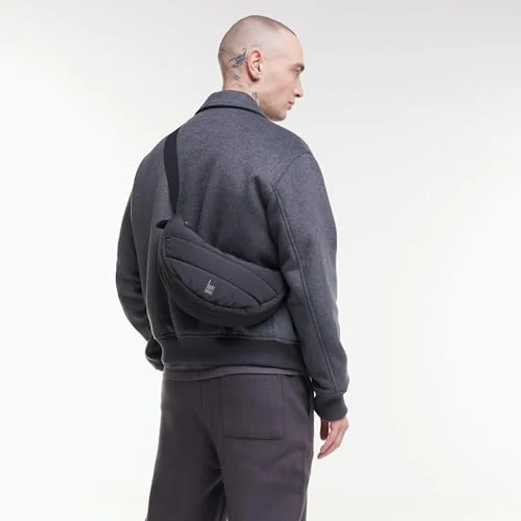 Got Bag Umhängetasche Got Bag PUFFER MOON BAG SMALL MONOCHROME black, wasserabweisendes Material, recycelte Materialien – Bild 6