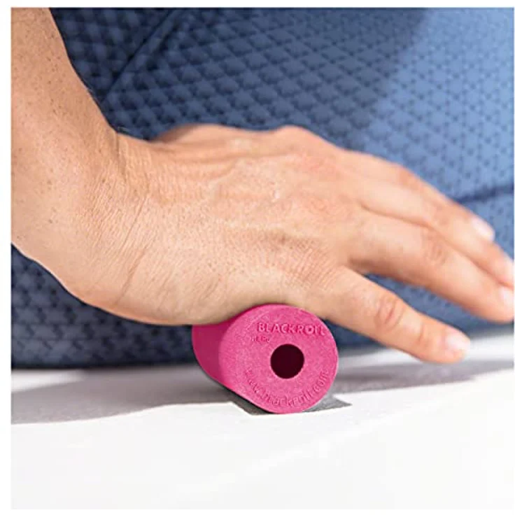 Blackroll Micro, Massagegerät für gezielte Verspannungsbefreiung in Rose, kompakt und tragbar – Bild 4
