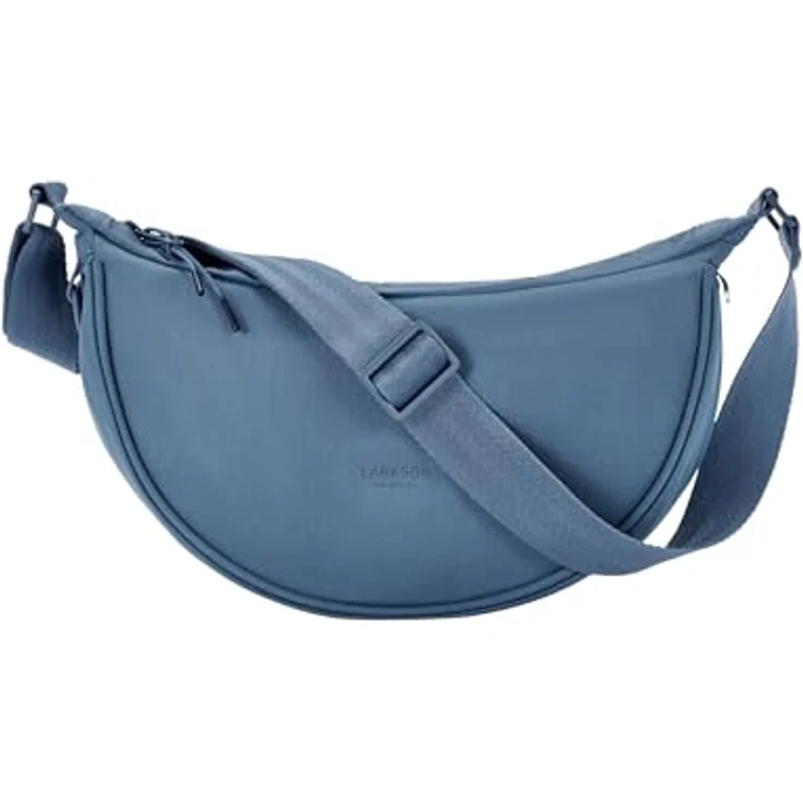 LARKSON Solveig Small Crossbody Bag, wasserabweisende Umhängetasche im Halbmond Design für Damen und Herren, blau – Bild 1