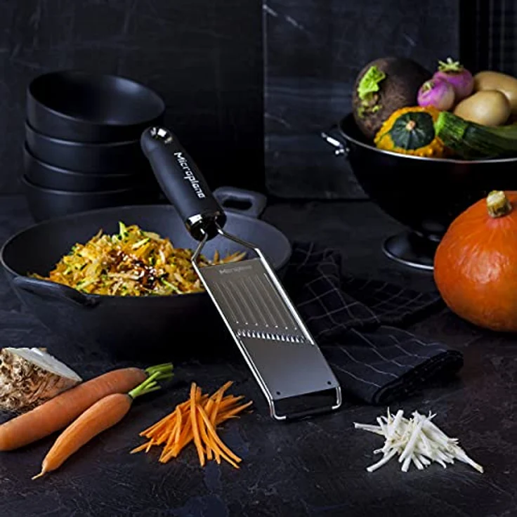 Microplane Profi Juliennehobel Edelstahl Schwarz aus der Gourmet Serie für Kartoffel, Apfel, Karotte, Zucchini und Rotkohl – Bild 8