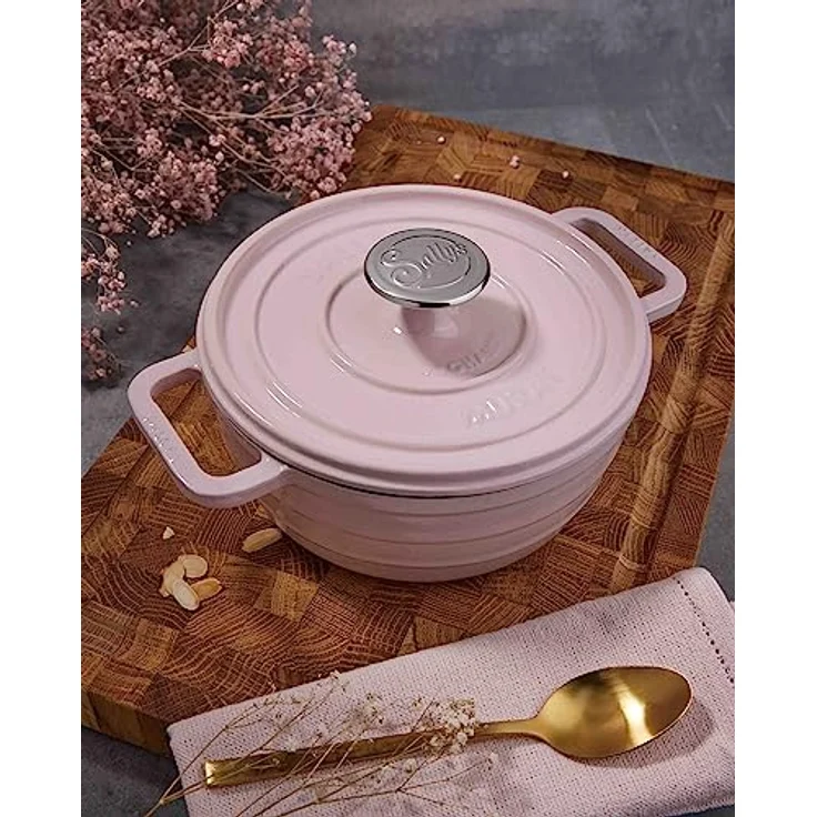 Sallys 'Murat' Gourmet Gusseisentopf inklusiv Inspirations-Kochheft, emaillierte Beschichtung, 2,2 Liter Inhalt (Silky Pink) – Bild 4