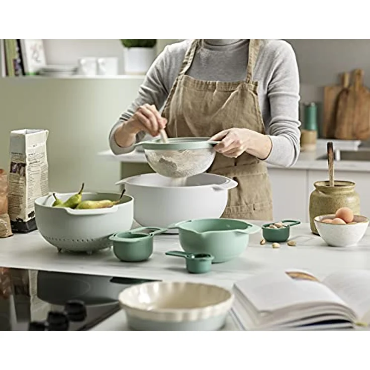 Joseph Joseph Nest 9 Plus, 9-teiliges kompaktes Lebensmittelzubereitungsset mit Rührschüsseln, Messbechern, Sieb und Sieb, Editions Range, Salbeigrün – Bild 4