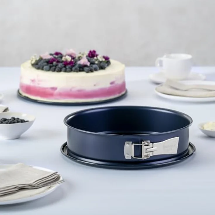 Dr. Oetker Springform Ø 28 cm BACK-LIEBE EMAILLE, Backform mit schnitt- & kratzfestem Flachboden mit le-Versiegelung, runde Kuchenform mit Ring aus Stahlblech (Farbe: Blau), Menge: 1 Stück – Bild 3
