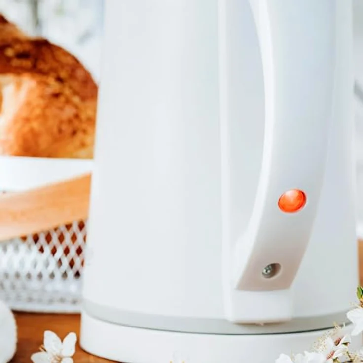 Adler - Kompakter Edelstahl Wasserkocher 0,6 L - Elektrischer Mini Reisewasserkocher Weiß - Kabellos und Schnellkochend - Ideal für Camping und Unterwegs - Intelligenter Kettle für ältere Menschen – Bild 3
