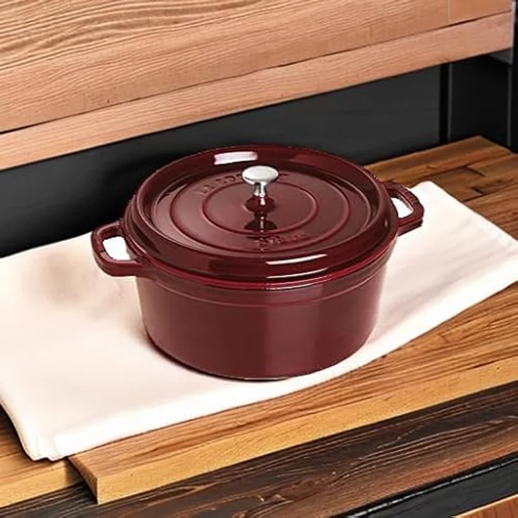 Staub Cocotte-Bräter, rund mit Deckel 28 cm, 6,70 L, mit mattschwarzer lierung im Inneren des Topfes, grenadine – Bild 5
