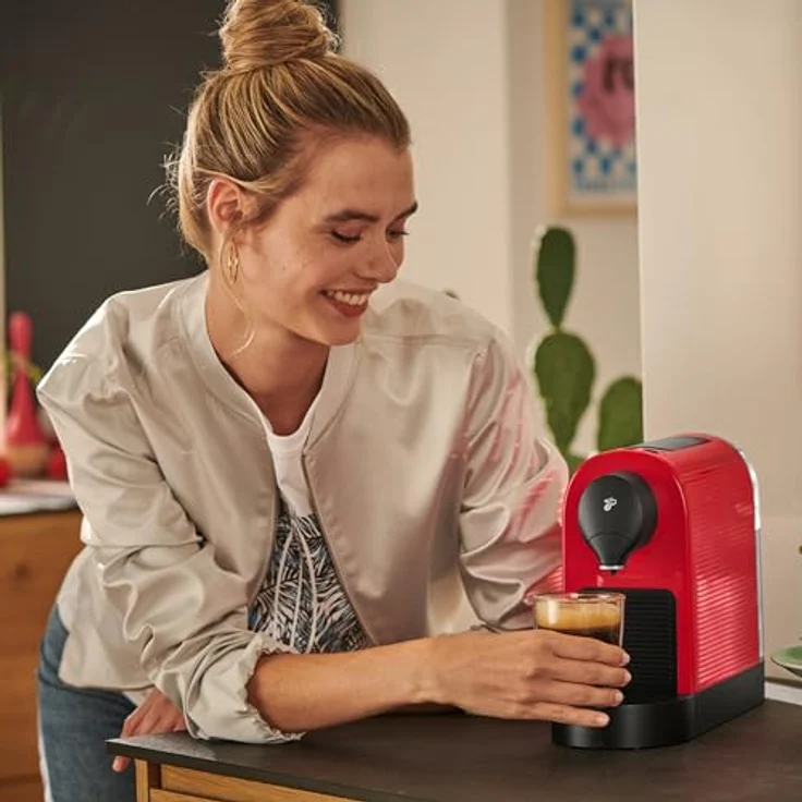 Tchibo Cafissimo „Pure plus“ Kapselmaschine, Drei-Druck-Brühsystem für Caffè Crema, Kaffee und Espresso, kompakte Bauweise in Rot – Bild 7