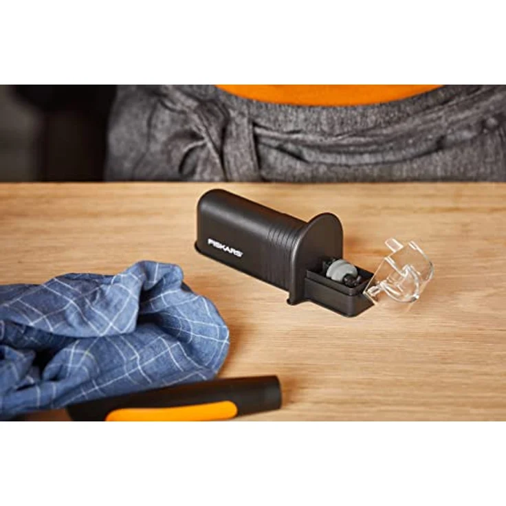 Fiskars Roll-Sharp Messerschärfer mit Keramik-Schleifstein, Essential, Kunststoff, Schwarz, 1065598 – Bild 4