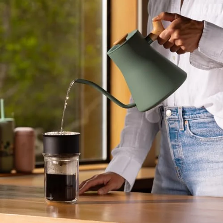 Fellow Stagg EKG Pro, elektrischer Wasserkocher mit Schwanenhalstülle, 1200-Watt-Heizelement, präzise Temperaturregelung, EU Rauchgrün mit Ahorngriff – Bild 5