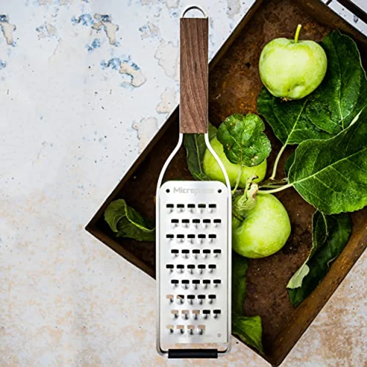 Microplane Reibe sehr grob Walnussholz Edelstahl aus der Master Serie für Kartoffel, Zucchini, Karotten, Apfel, Kohl und Weichkäse – Bild 10
