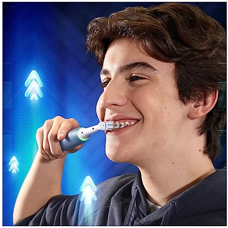 Oral-B iO Series 4 Teens Elektrische Zahnbürste/Electric Toothbrush, 4 Putzmodi inkl. Sensitiv & Bluetooth-App für Zahnpflege, Ortho-Care Aufsteckbürste für Zahnspangen, Designed by Braun, weiß/blau – Bild 2