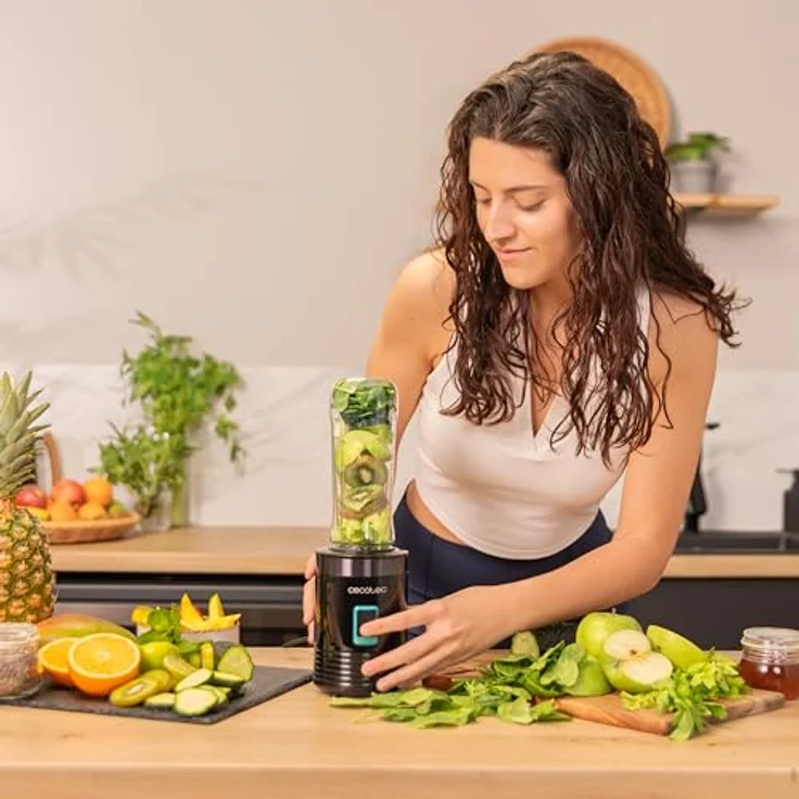 Cecotec Power Titanium 300 EasyGo, Tragbarer Einzelstandmixer mit 350W, 4 Klingen mit schwarzer Titanbeschichtung, inklusive 2 tragbaren Bechern und 2 Kühlröhren – Bild 3