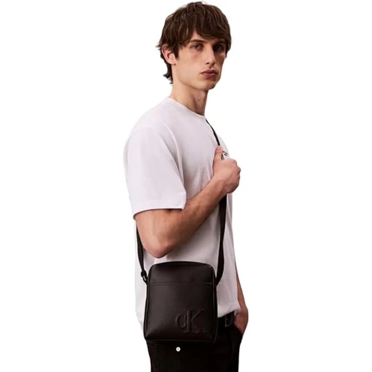 Calvin Klein CK REPORTER Umhängetasche, Herren-Schultertasche in Schwarz mit CK-Logo, Hochformat, verstellbarem Schulterriemen und Reißverschluss – Bild 5