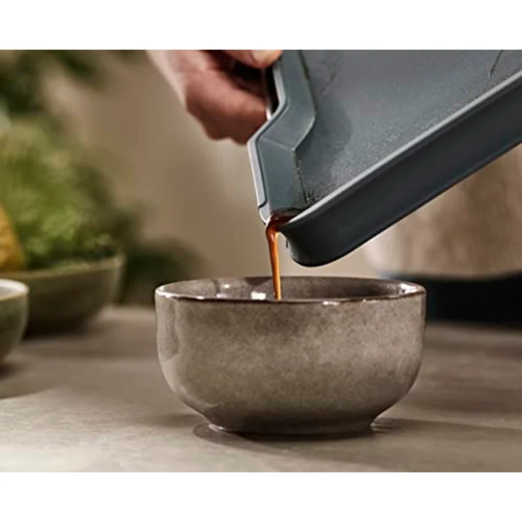 Joseph Joseph Cut und Carve Plus - Rutschfestes Multifunktions-Schneidebrett, doppelseitig, zur Zubereitung und Schnitzen, mit erhöhten Kanten, Edelstahlgriffen, spülmaschinenfest (XL) - Himmel – Bild 5