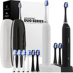 AquaSonic DUO PRO – Extra Aufheller 40.000 VPM Elektrische Intelligente Zahnbürsten - 4 Modi mit Smart Timer - UV Säuberung & Kabellose Aufladestation - 10 ProFlex Bürstenköpfe & 2 Reiseetuis