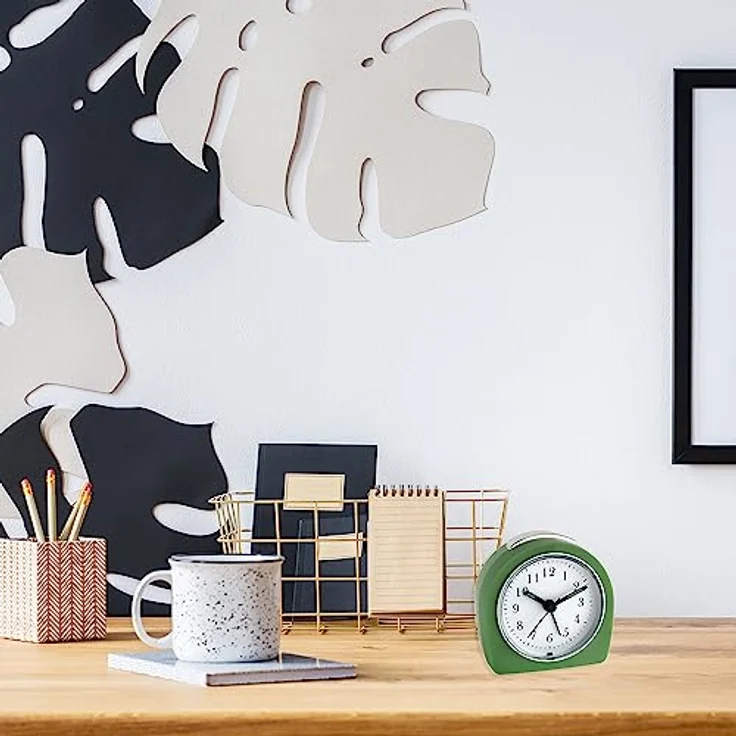 TFA Dostmann Analoger Wecker 60.1021, leises Uhrwerk mit Snooze-Funktion und Hintergrundbeleuchtung, grün, L 87 x B 55 x H 90 mm – Bild 3