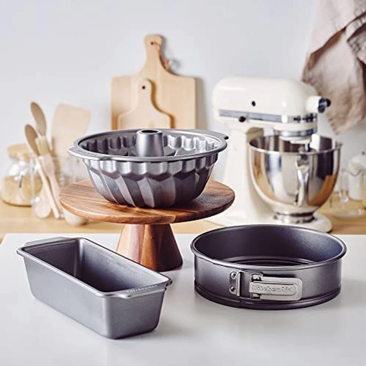 KitchenAid Aluminized Steel 3-teiliges Backformen-Set, 24cm Springform, 24cm Gugelhupfform, 27cm x 11cm Kastenform, PFAS-freie Antihaftbeschichtung, backofenfest, spülmaschinenfest, grau – Bild 2
