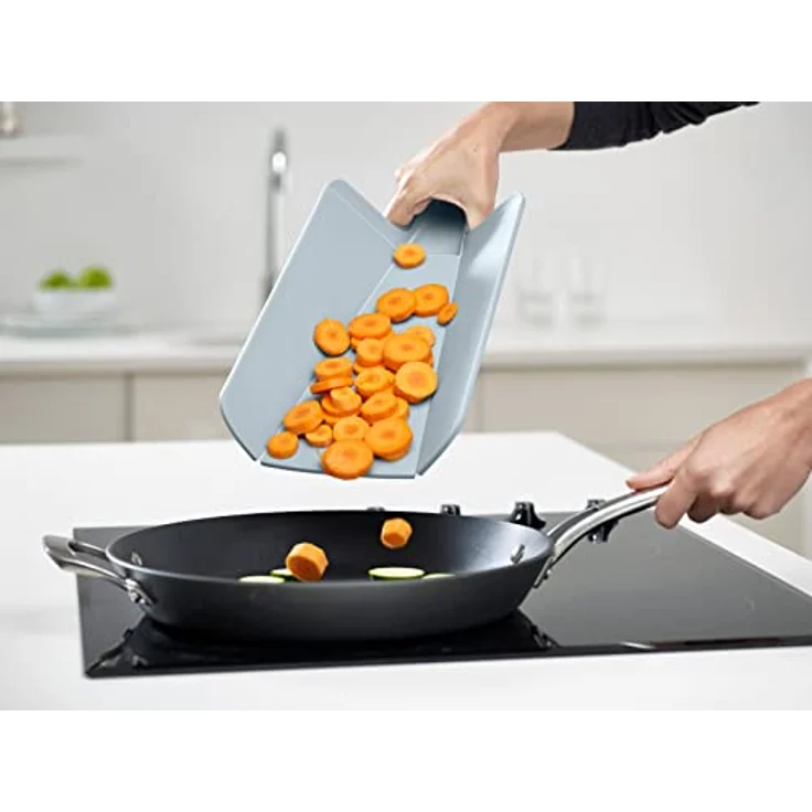 Joseph Joseph Chop2Pot Plus – 2-teiliges klappbares rutschfestes Schneidebrett-Set, messerfreundlich (normal) – blau – Bild 4